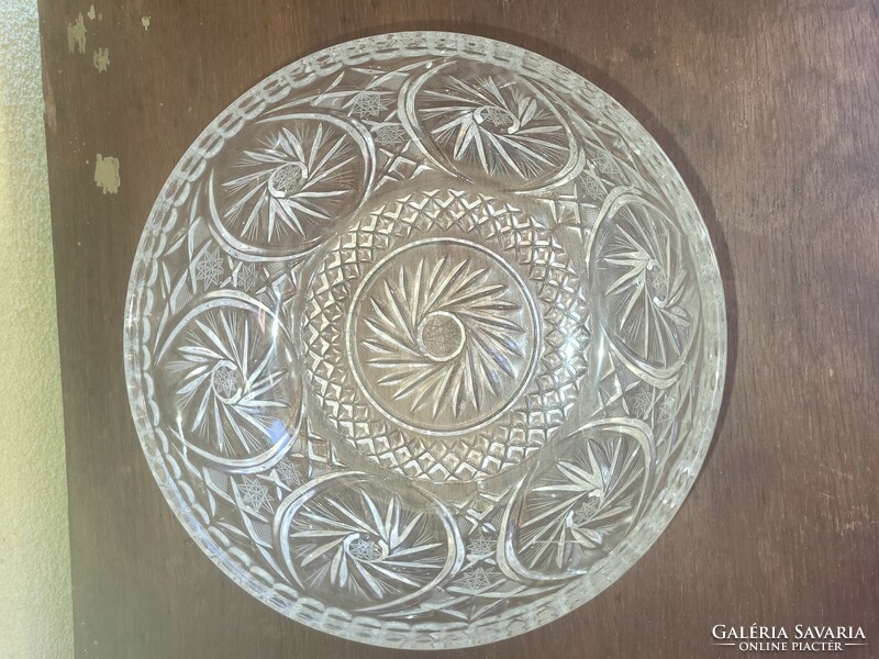 Engraved, polished crystal glass serving tray, table in the middle, round