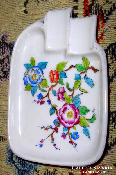 Bereznay Vilma jeggyel Kézzel festett porcelán hamutál