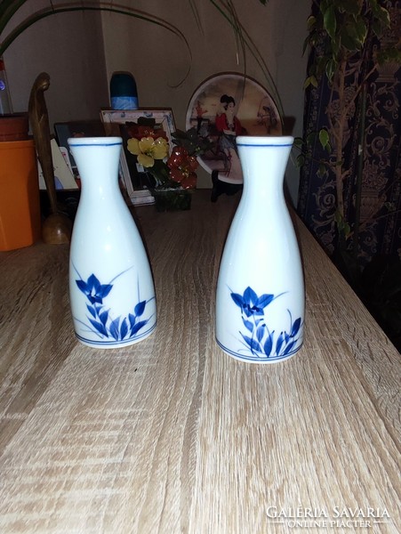 Porcelán váza (2 db)