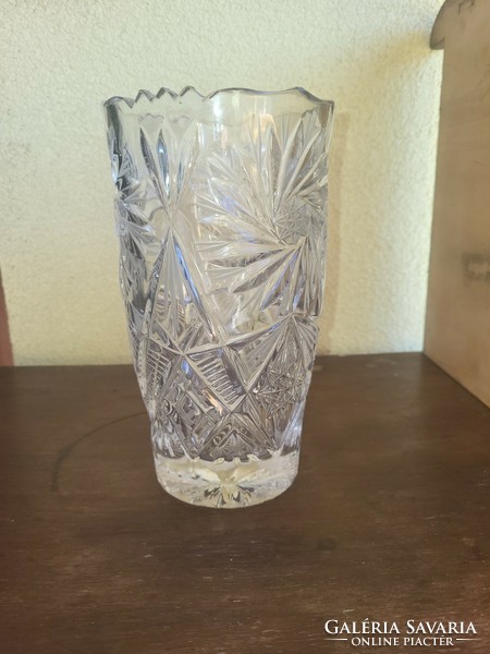 Metszett, csiszolt kristály üveg váza