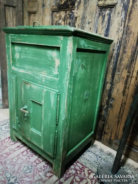 Ice cabinet, old refrigerator with patina from the 1910s-20s, with copper accessories, renovated, treated