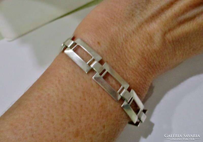 Beautiful silver bracelet for women and men