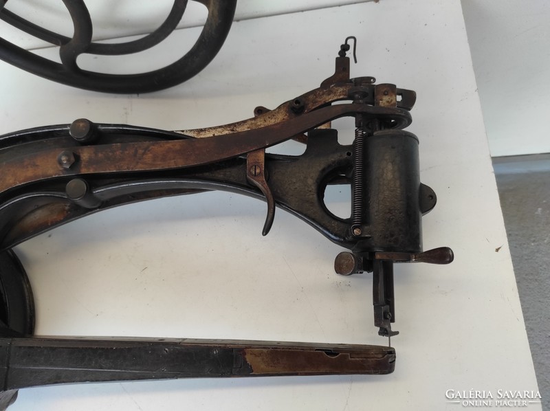 Antique shoemaker tool leather sewing machine sewing machine cobbler tool without foot with wheel 857 6320