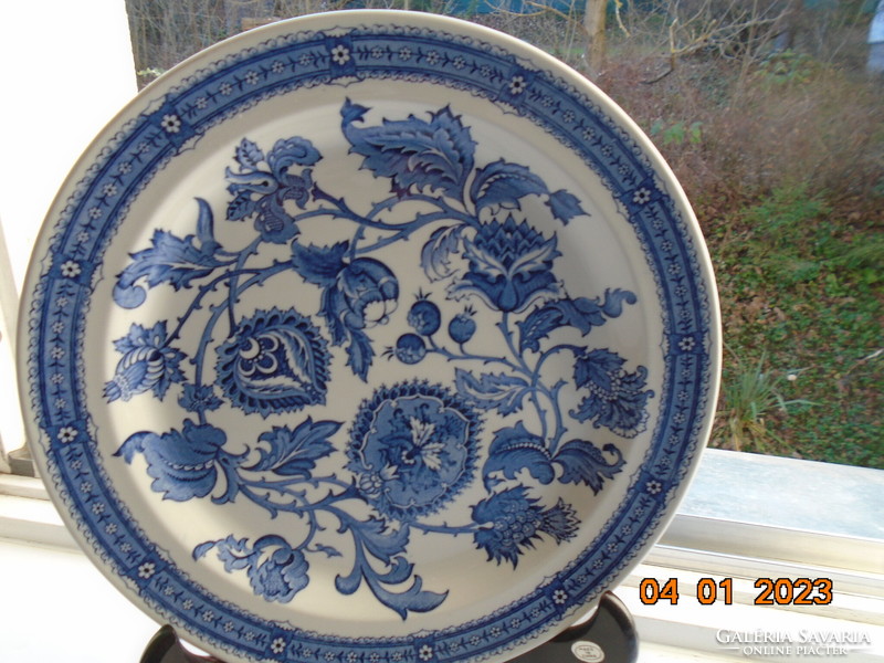 Neo-Renaissance English bowl with Jacobean pattern from the Ridgway company