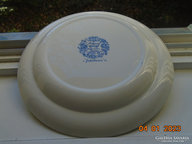 Neo-Renaissance English bowl with Jacobean pattern from the Ridgway company