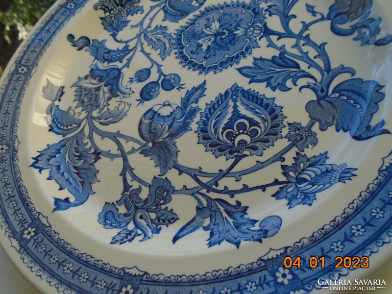 Neo-Renaissance English bowl with Jacobean pattern from the Ridgway company