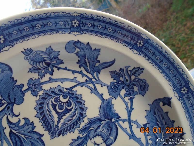 Neo-Renaissance English bowl with Jacobean pattern from the Ridgway company