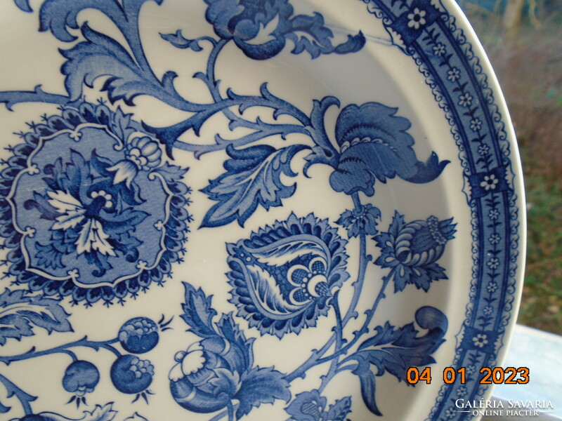 Neo-Renaissance English bowl with Jacobean pattern from the Ridgway company