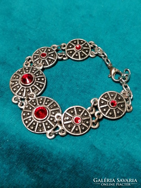 Bracelet with red rhinestones (677)