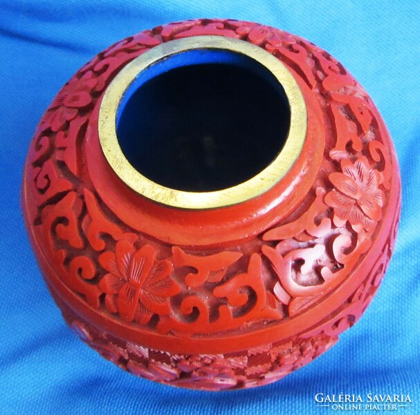Eastern lidded urn vase, enamelled metal, carved lacquer cover, 10 cm high.