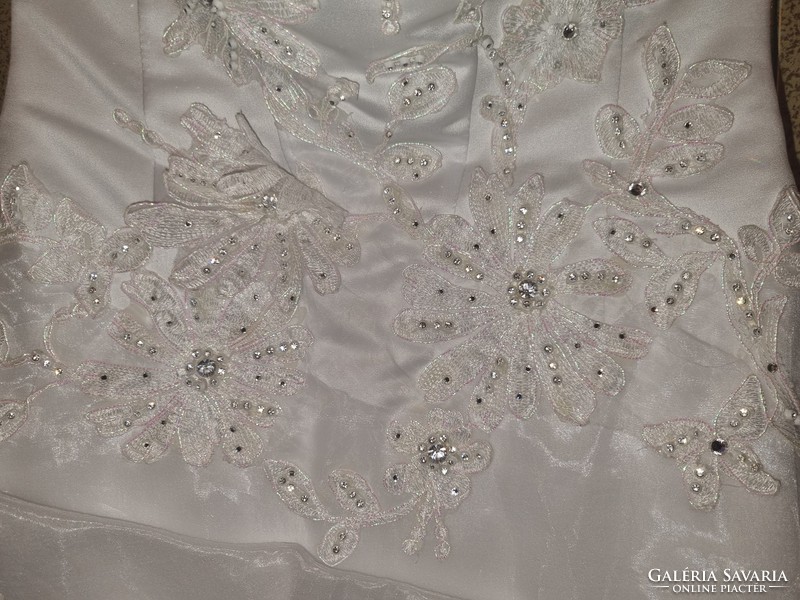 Menyasszonyi / Szalagavató-keringő ruha