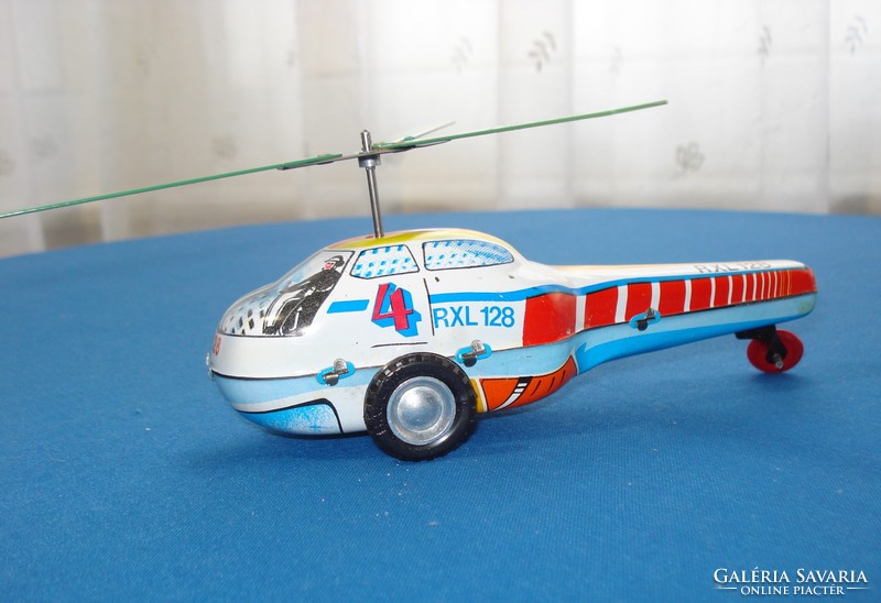 RETRO lendkerekes rendőrségi helikopter (Lemezárugyár)