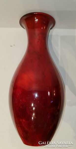 Zsolnay körbélyegzős ökörvérmázas váza