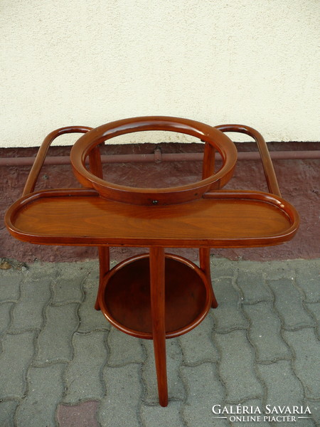 Rarity! A perfectly and freshly restored antique thonet washing stand
