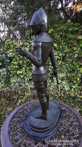 Páncélos harcos - bronz szobor műalkotás