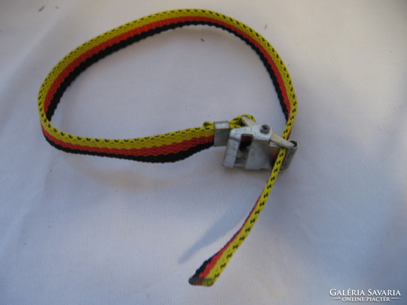 3 Color buckle strap, fastening