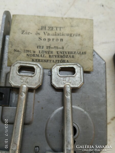 Antique lock with 2 keys with original price tag, unused for sale!