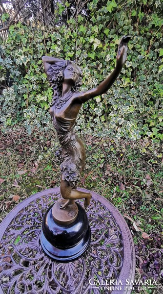 Dancer bronze statue