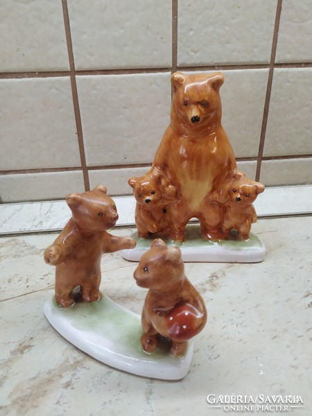 Ceramic bear with small bows, 2 pieces for sale!