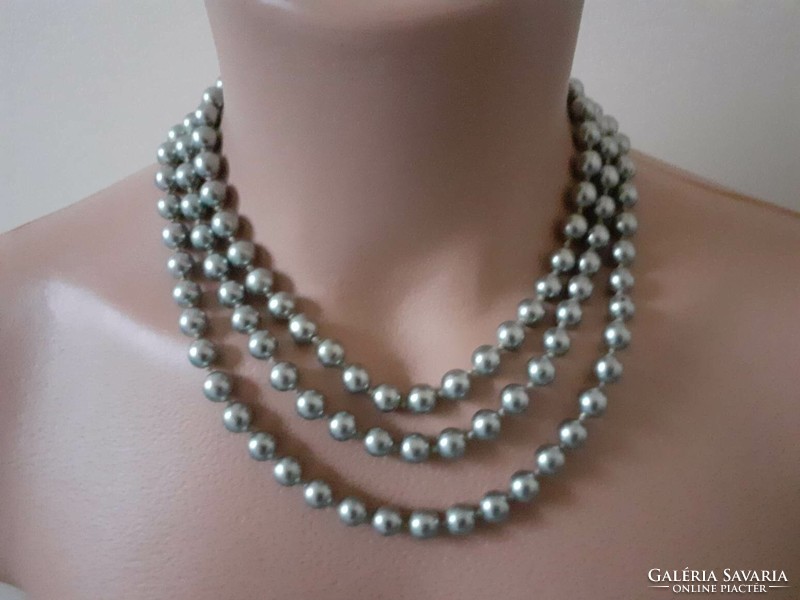 Silver-colored, knotted long glass necklace
