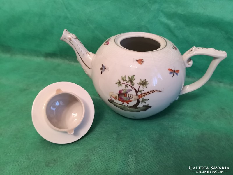 Herend, pheasant teapot, spout