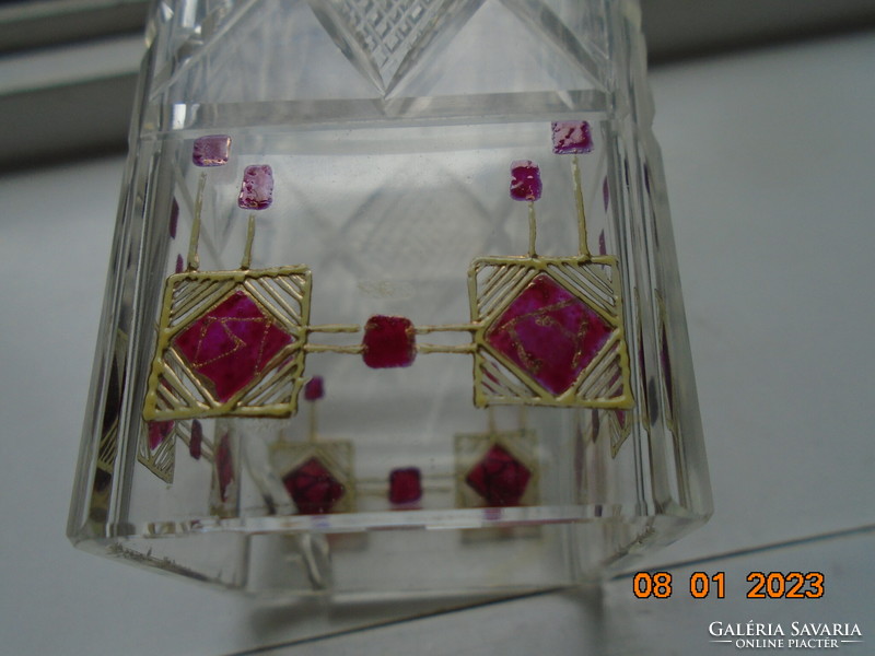 Szecessziós négyszögletes MOSER  üveg váza rubin és arany zománc mintákkal. gyémánt csiszolatokkal