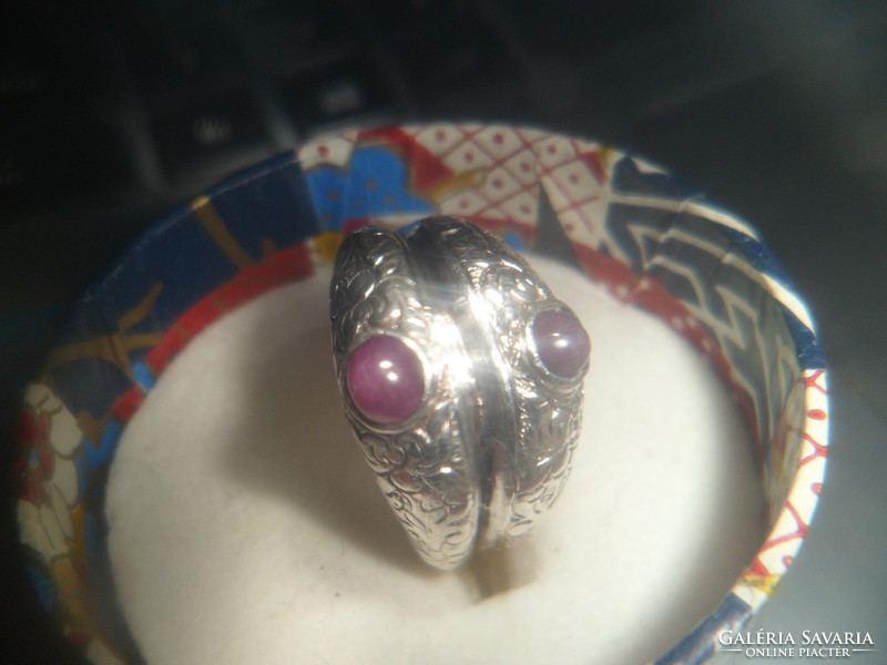 Antique silver ring / ruby