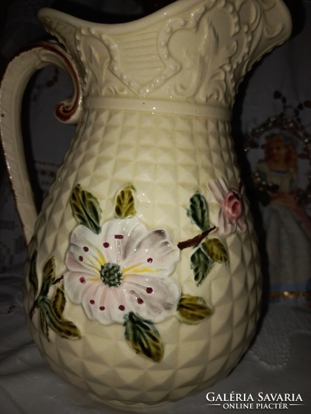 Znaim majolica jug