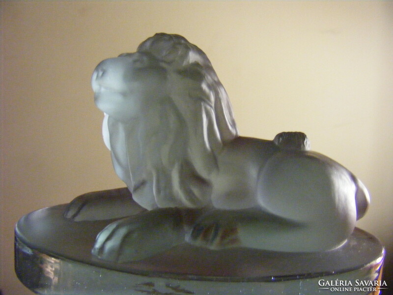 Molded glass lion sculpture letter weight