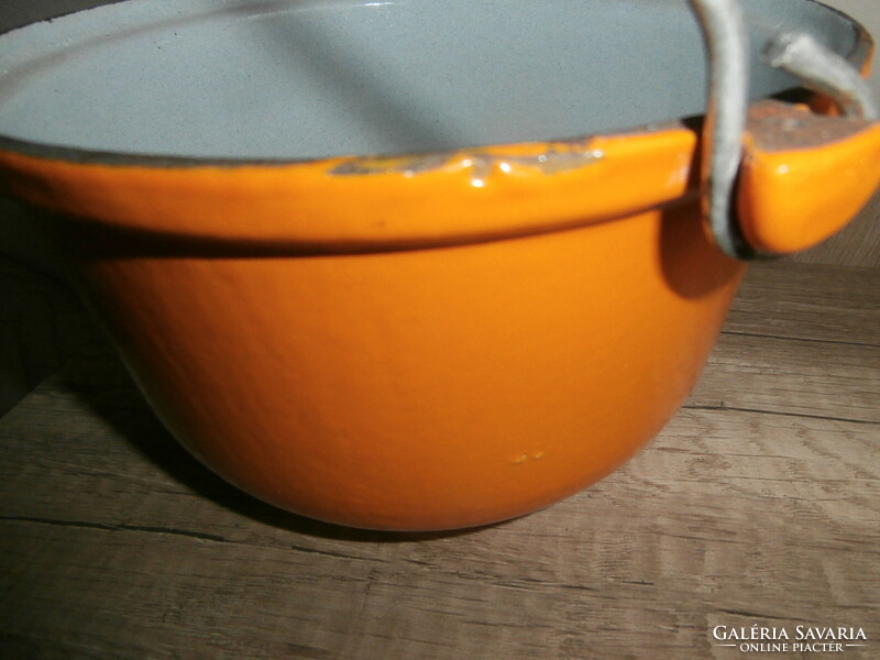 Enameled iron cooking pot-cauldron