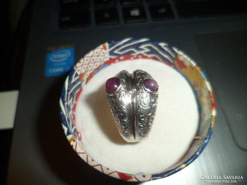 Antique silver ring / ruby