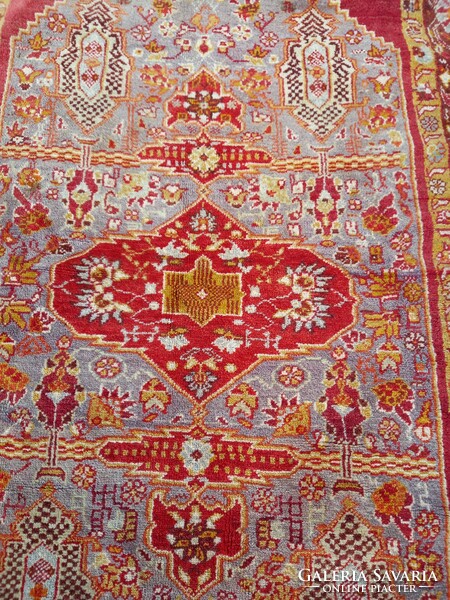 200 X 135 cm sealed hand-knotted Karapinar carpet for sale