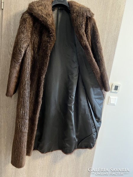 Long nutria fur coat, in good condition. 42 Size