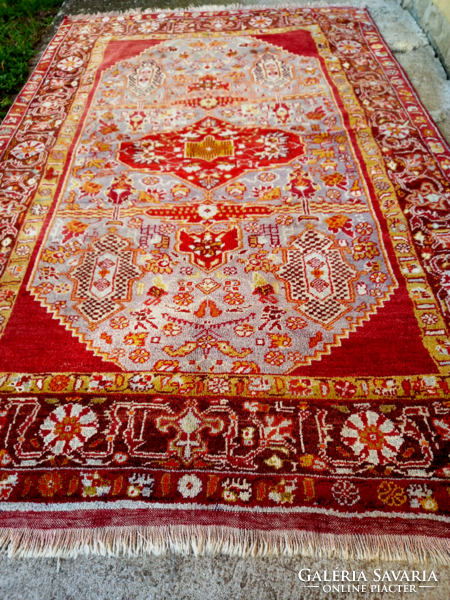 200 X 135 cm sealed hand-knotted Karapinar carpet for sale