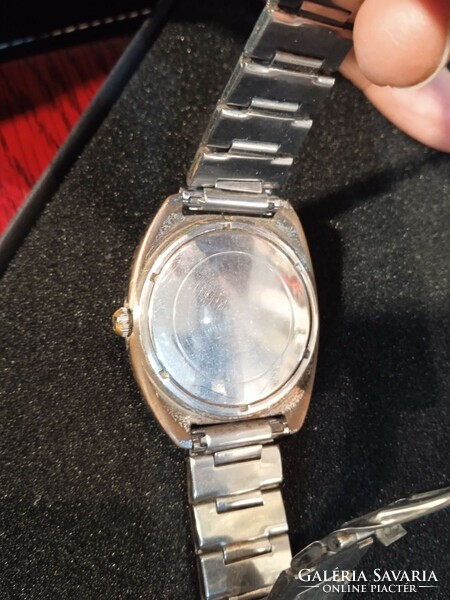 Slava 21 stone men's watch, in working condition, for collectors.
