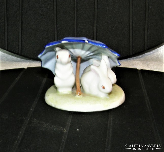 Bunnies with umbrellas - drasche porcelain