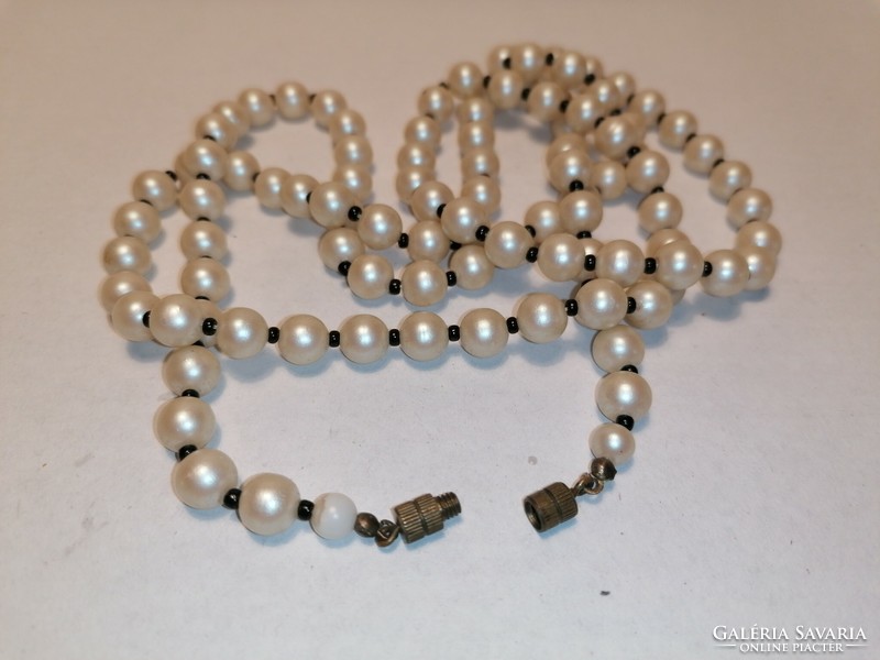 Old long tekla string of beads (702)