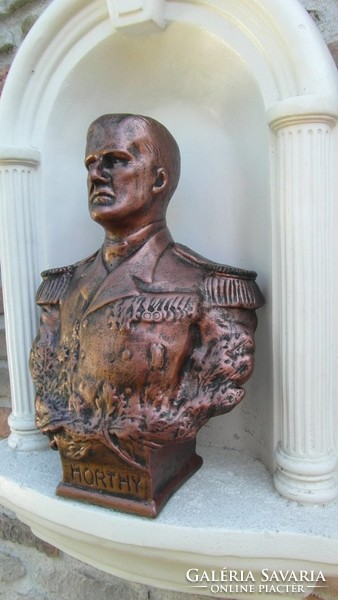 Statue of Miklós Horthy