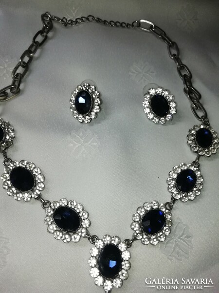 Amazingly beautiful necklace and earrings