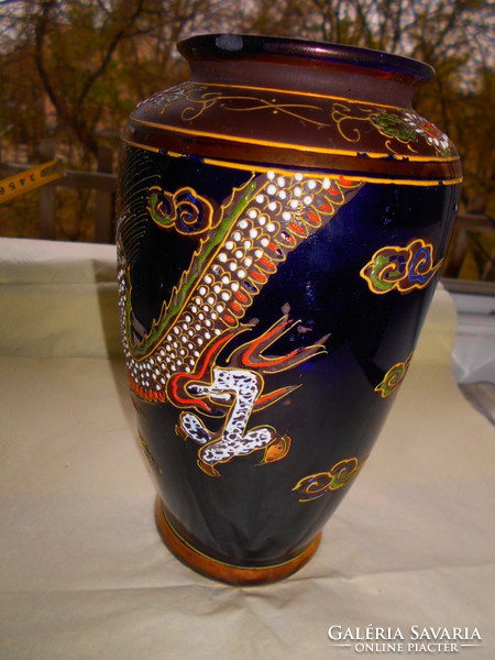 Satsuma Japán  kézzel festett   váza - sárkánykigyó minta ritka fekete alap18 cm