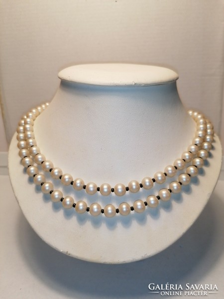 Old long tekla string of beads (702)