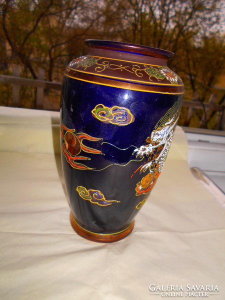 Satsuma Japán  kézzel festett   váza - sárkánykigyó minta ritka fekete alap18 cm