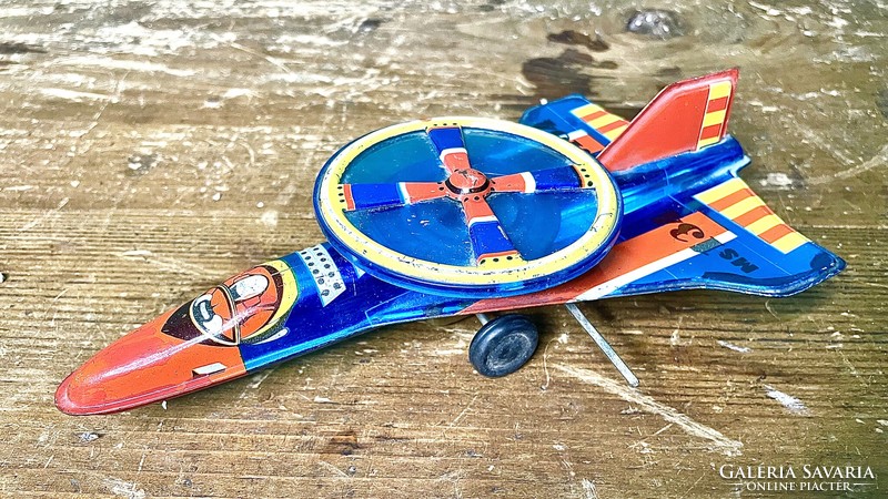 Retro disc game airplane/helicopter
