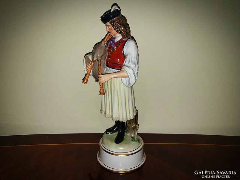 Immaculate Herend bagpipe figure