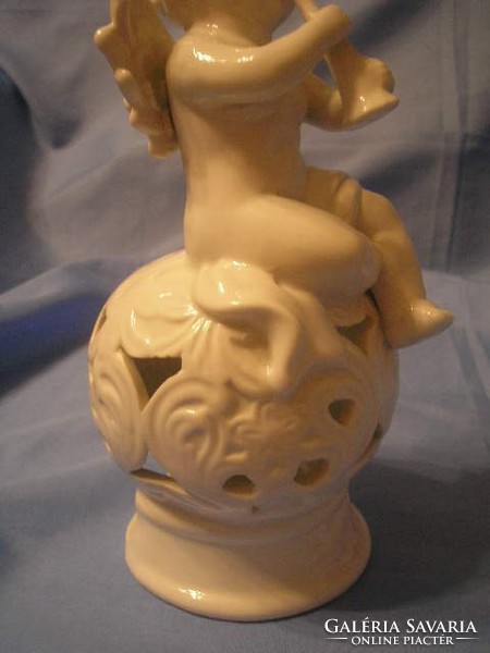 N5 Antik nagy porcelán,puttós szobor világ tetején fújja a harsonáját ritkaság 24-cm hibátlanúl