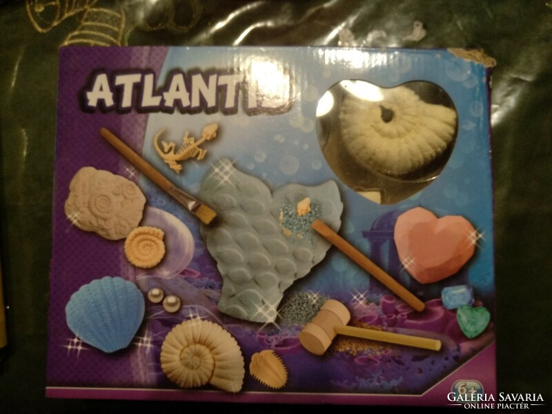 Treasures of Atlantis archaeologist game, negotiable