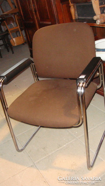 Kényelmes csővázas hibátlan karfás szék párban.20000/darab