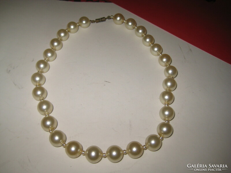 Necklace, string of pearls 40 cm