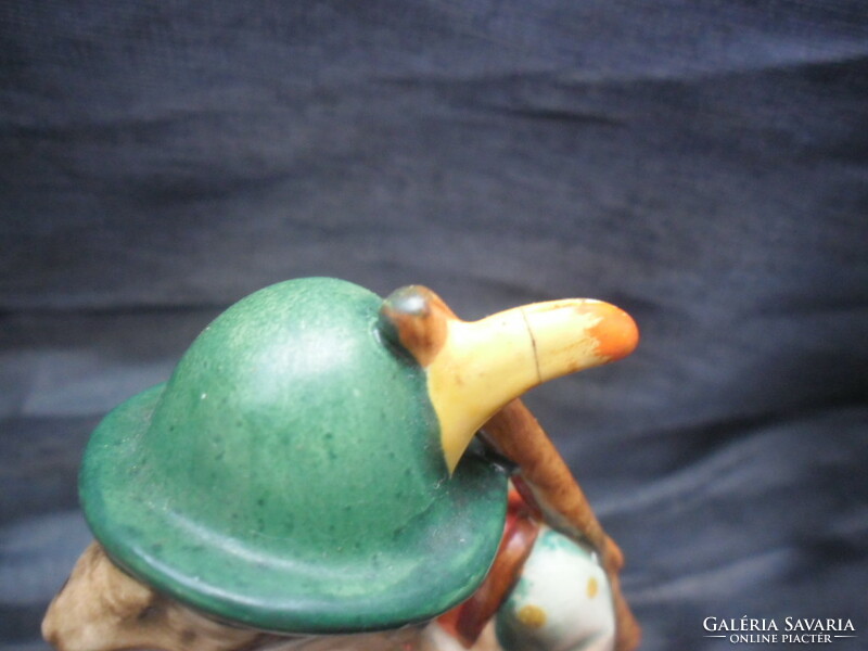 Hummel 1940-es évek. Az első Hummel figurák egyike Porcelán szobor,"Érzékeny vadász",