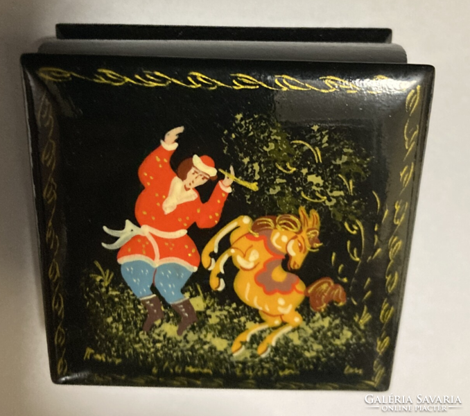 Jelzett orosz lakk doboz , gyönyörű kézi festés ,6 x 6 cm